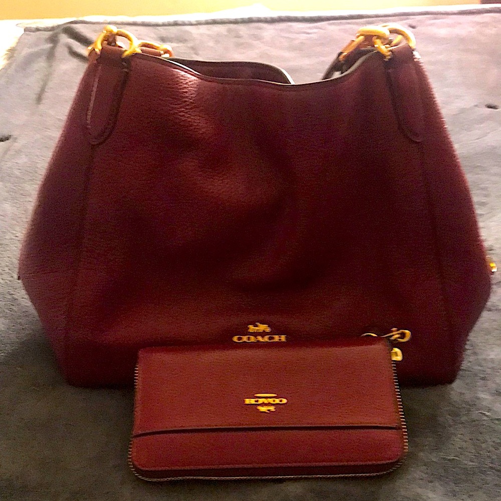 coach beautiful never used like new it was a gift not my style.